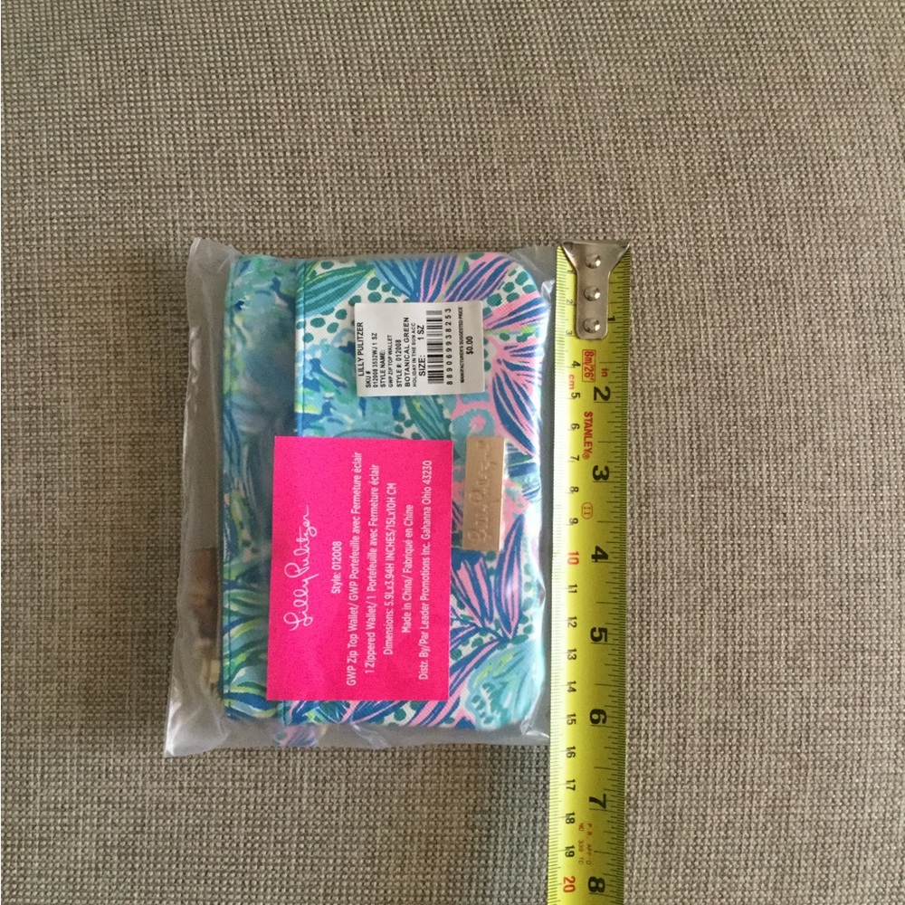 NWT Lilly Pulitzer wallet - Picture 3 of 4